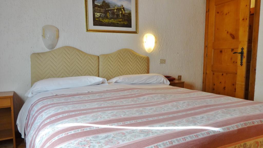 Hotel Piccolo Mondo بورمْيو المظهر الخارجي الصورة