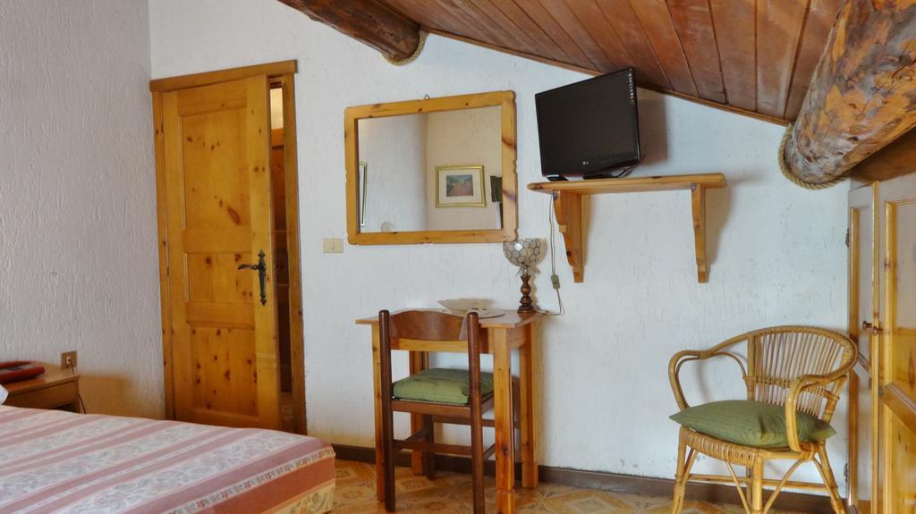 Hotel Piccolo Mondo بورمْيو المظهر الخارجي الصورة