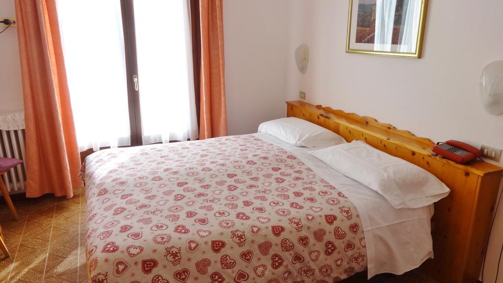 Hotel Piccolo Mondo بورمْيو المظهر الخارجي الصورة