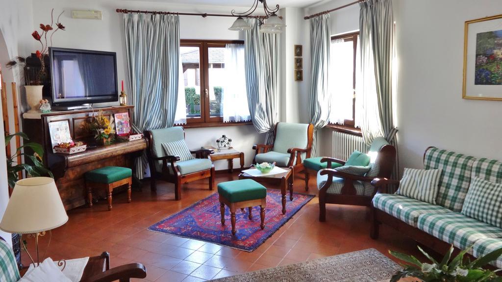 Hotel Piccolo Mondo بورمْيو المظهر الخارجي الصورة