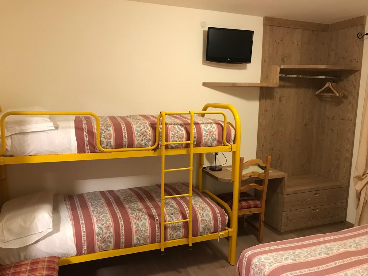 Hotel Piccolo Mondo بورمْيو المظهر الخارجي الصورة