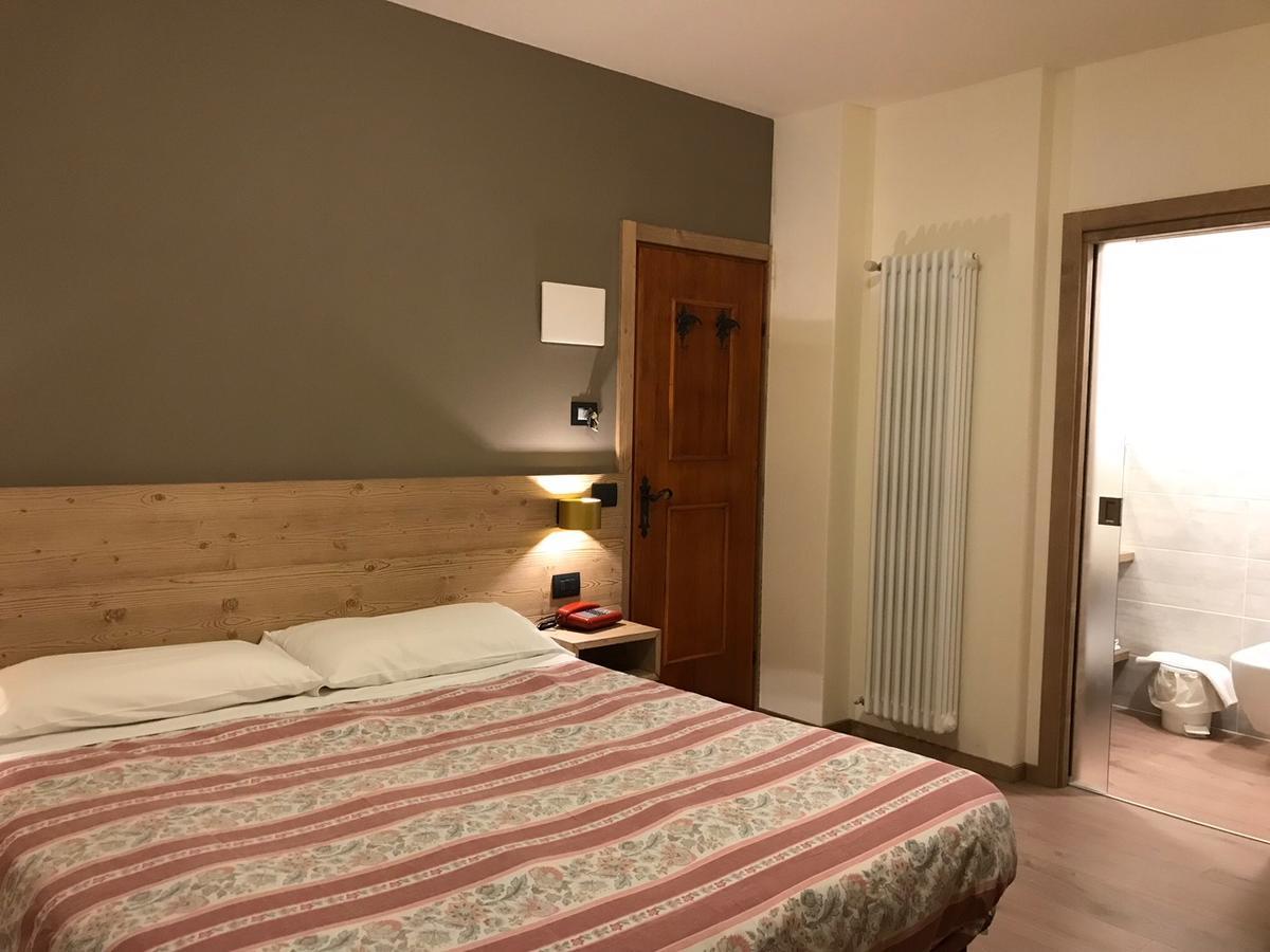 Hotel Piccolo Mondo بورمْيو المظهر الخارجي الصورة